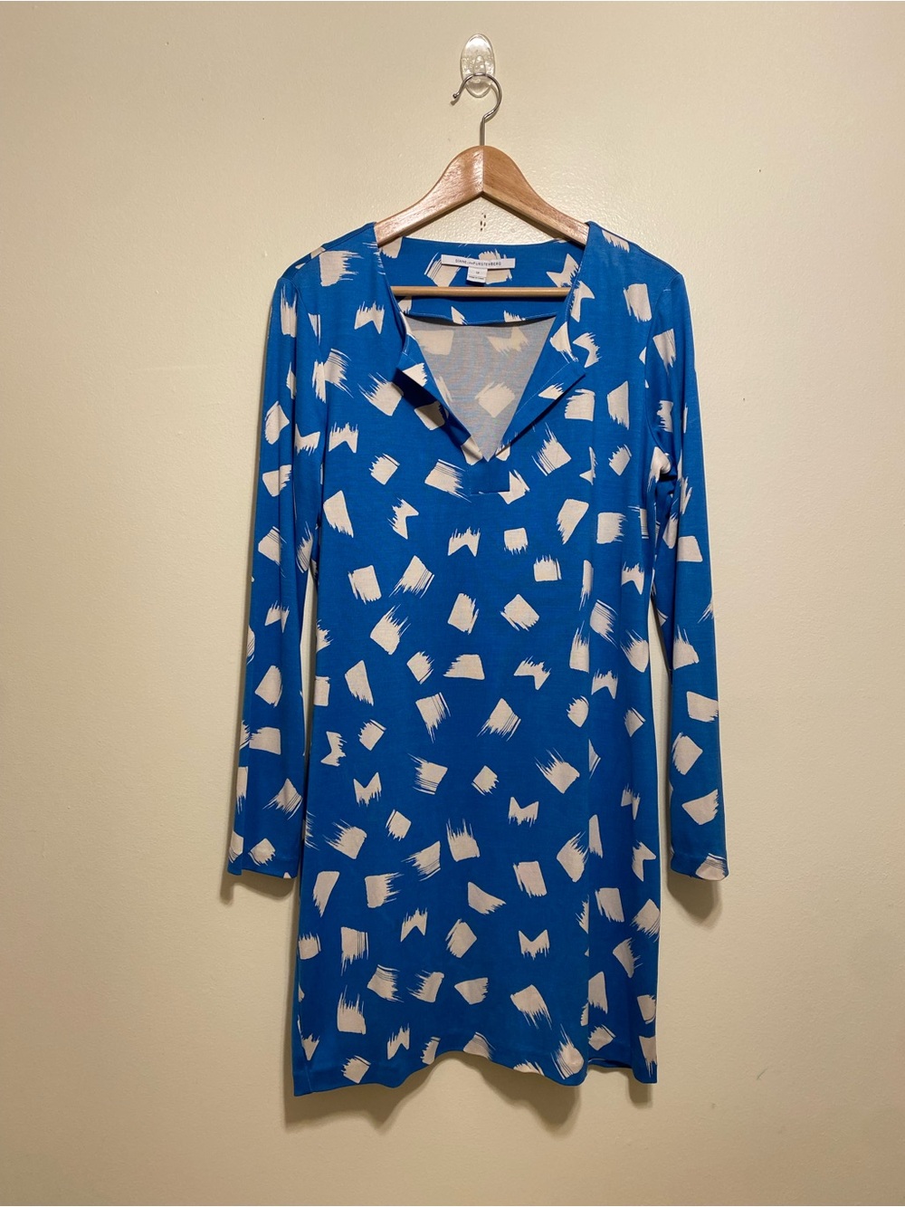 Diane Von FURSTENBERG Silk Blue Brushstroke V-Neck Long-Sleeve Dress. Size 12